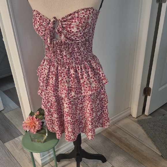 Dresses & Skirts - Floral Strapless Ruffle Dress So Adorable .